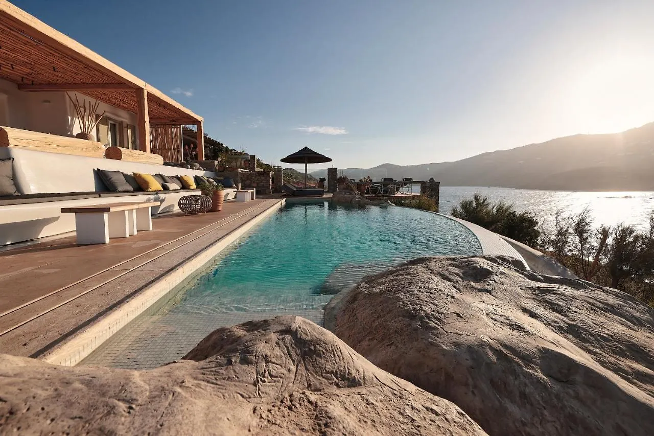 Villa Barbarossa - Elegant Beachfront Retreat With Heated Pool & Outdoor Gym Ftelia  0*, Ftelia (Mykonos)