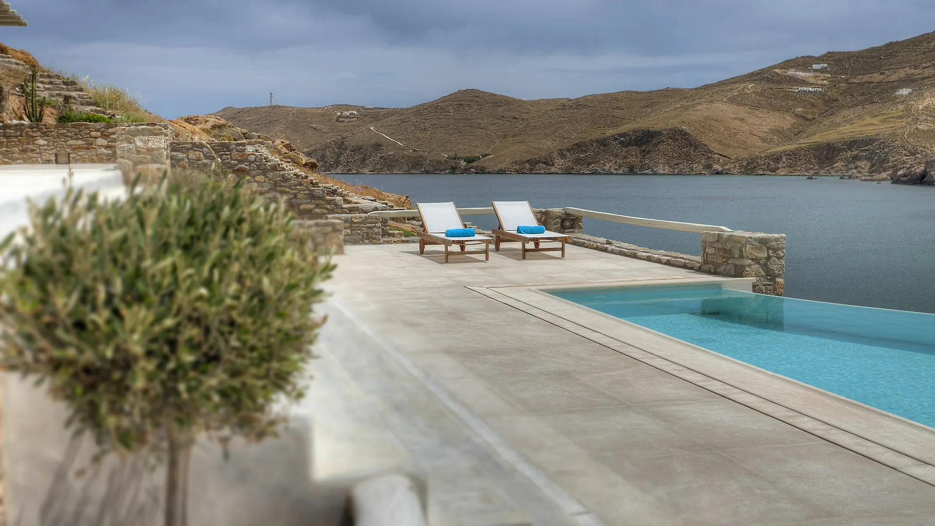 Villa Barbarossa - Elegant Beachfront Retreat With Heated Pool & Outdoor Gym