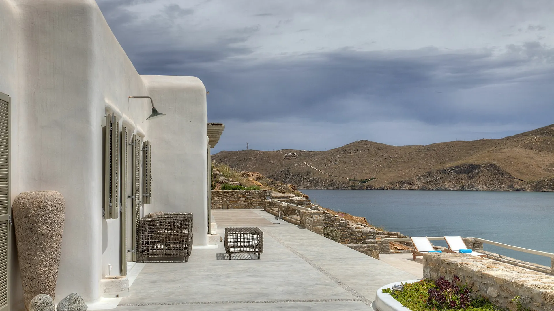 Villa Barbarossa - Elegant Beachfront Retreat With Heated Pool & Outdoor Gym